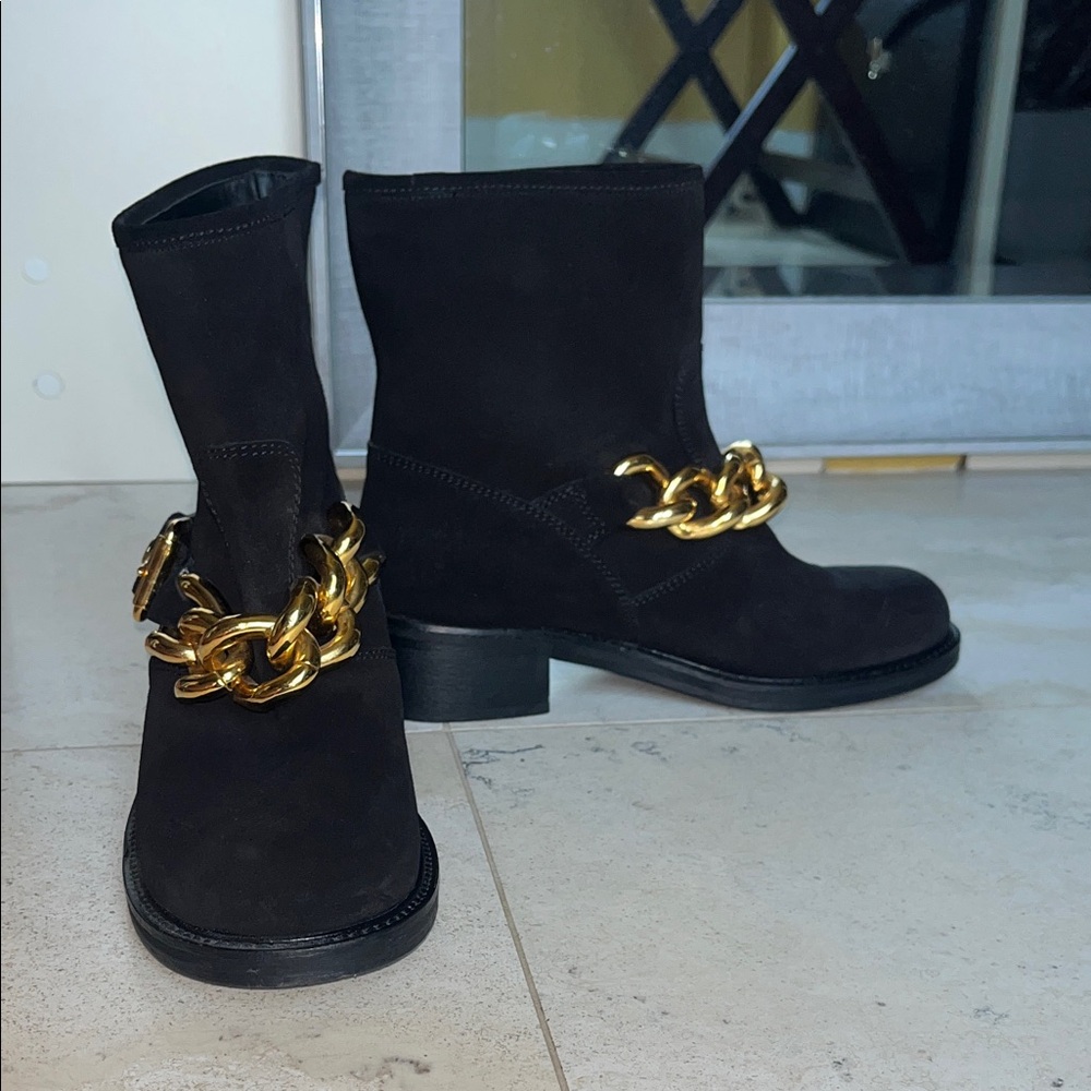 Giuseppe Zanotti Chic Black Suede Ankle Moto Boots with Gold Chain
